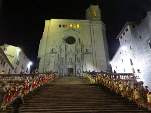 Setmana Santa 2018 a Girona. Sortida dels Manaies per lliurar el Penó