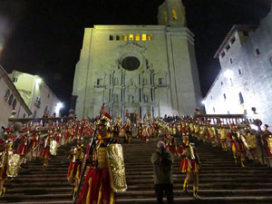 Setmana Santa 2018 a Girona. Sortida dels Manaies per lliurar el Penó