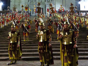 Setmana Santa 2018 a Girona. Sortida dels Manaies per lliurar el Penó