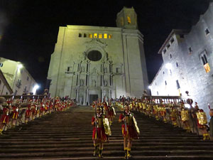 Setmana Santa 2018 a Girona. Sortida dels Manaies per lliurar el Penó