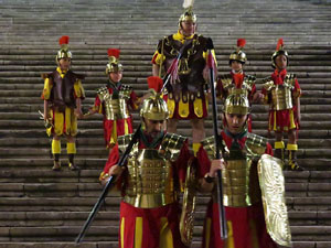 Setmana Santa 2018 a Girona. Sortida dels Manaies per lliurar el Penó