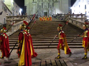 Setmana Santa 2018 a Girona. Sortida dels Manaies per lliurar el Penó
