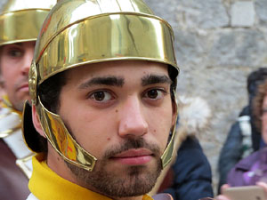 Setmana Santa 2018 a Girona. Sortida dels Manaies per lliurar el Penó