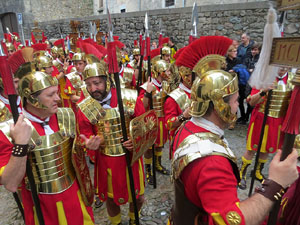 Setmana Santa 2018 a Girona. Sortida dels Manaies per lliurar el Penó