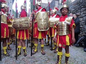 Setmana Santa 2018 a Girona. Sortida dels Manaies per lliurar el Penó