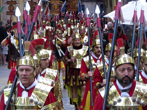 Setmana Santa 2018 a Girona. Sortida dels Manaies per lliurar el Penó