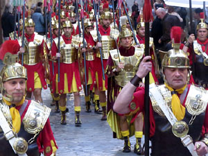 Setmana Santa 2018 a Girona. Sortida dels Manaies per lliurar el Penó