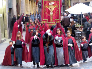 Setmana Santa 2018 a Girona. Sortida dels Manaies per lliurar el Penó