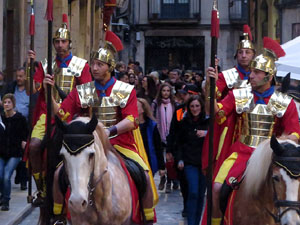 Setmana Santa 2018 a Girona. Sortida dels Manaies per lliurar el Penó