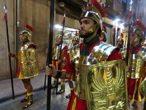 Setmana Santa 2018 a Girona. Sortida dels Manaies per lliurar el Penó