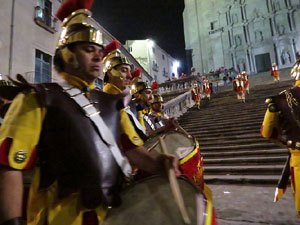 Setmana Santa 2018 a Girona. Sortida dels Manaies per lliurar el Penó