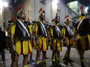 Setmana Santa 2018 a Girona. Sortida dels Manaies per lliurar el Penó