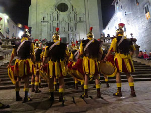Setmana Santa 2018 a Girona. Sortida dels Manaies per lliurar el Penó
