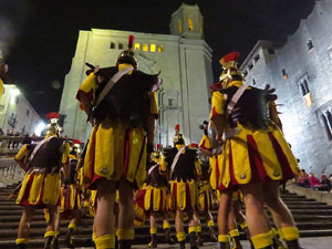 Setmana Santa 2018 a Girona. Sortida dels Manaies per lliurar el Penó