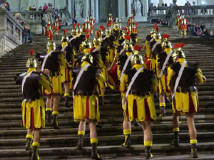 Setmana Santa 2018 a Girona. Sortida dels Manaies per lliurar el Penó