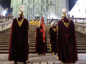 Setmana Santa 2018 a Girona. Sortida dels Manaies per lliurar el Penó