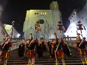 Setmana Santa 2018 a Girona. Sortida dels Manaies per lliurar el Penó