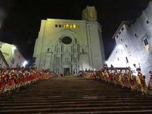 Setmana Santa 2018 a Girona. Sortida dels Manaies per lliurar el Penó