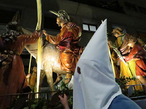 Setmana Santa 2018 a Girona. Process&oacute; del Sant Enterrament