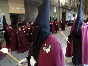 Setmana Santa 2018 a Girona. Process&oacute; del Sant Enterrament