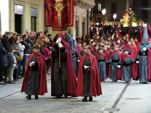 Setmana Santa 2018 a Girona. Process&oacute; del Sant Enterrament