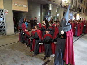 Setmana Santa 2018 a Girona. Process&oacute; del Sant Enterrament