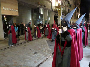 Setmana Santa 2018 a Girona. Process&oacute; del Sant Enterrament