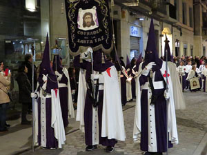 Setmana Santa 2018 a Girona. Process&oacute; del Sant Enterrament