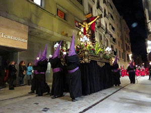 Setmana Santa 2018 a Girona. Process&oacute; del Sant Enterrament