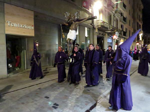 Setmana Santa 2018 a Girona. Process&oacute; del Sant Enterrament