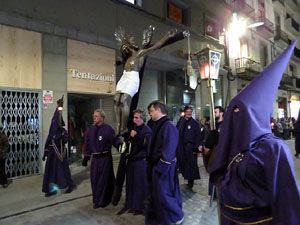 Setmana Santa 2018 a Girona. Process&oacute; del Sant Enterrament