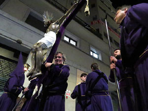 Setmana Santa 2018 a Girona. Process&oacute; del Sant Enterrament