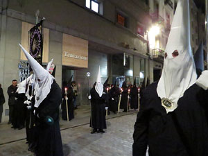 Setmana Santa 2018 a Girona. Process&oacute; del Sant Enterrament