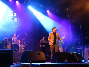 Festival Strenes 2018. Concert de Fundaci&oacute;n Tony Manero a la pla&ccedil;a Catalunya