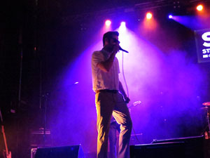 Festival Strenes 2018. Concert de Fundaci&oacute;n Tony Manero a la pla&ccedil;a Catalunya