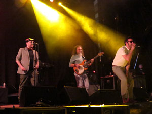 Festival Strenes 2018. Concert de Fundaci&oacute;n Tony Manero a la pla&ccedil;a Catalunya