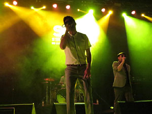 Festival Strenes 2018. Concert de Fundaci&oacute;n Tony Manero a la pla&ccedil;a Catalunya