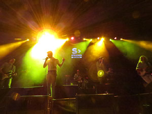 Festival Strenes 2018. Concert de Fundaci&oacute;n Tony Manero a la pla&ccedil;a Catalunya