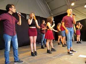 Festival A Capella 2018. Actuaci&oacute; del grup A Grup Vocal a la pla&ccedil;a de la Independ&egrave;ncia