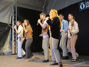 Festival A Capella 2018. Actuaci&oacute; de les Anxovetes & The Hanfris Quartet a la pla&ccedil;a de la Independ&egrave;ncia