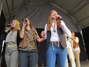 Festival A Capella 2018. Actuaci&oacute; de les Anxovetes & The Hanfris Quartet a la pla&ccedil;a de la Independ&egrave;ncia