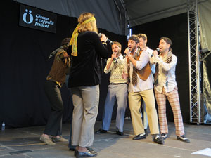 Festival A Capella 2018. Actuaci&oacute; de les Anxovetes & The Hanfris Quartet a la pla&ccedil;a de la Independ&egrave;ncia