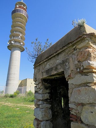 Una de les garites i el 'Pirulí'