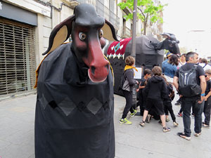 Festes de Primavera de Girona 2018. Passejada de mulasses amb la Mula Baba i la Mula petita de Girona, amb la Mulassa i la Somera de Falset
