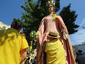 Arribada a la pla&ccedil;a de la Independ&egrave;ncia de la Flama del Canig&oacute; 2018
