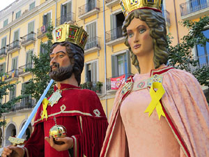 Arribada a la pla&ccedil;a de la Independ&egrave;ncia de la Flama del Canig&oacute; 2018