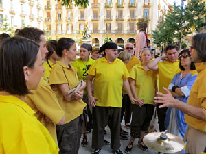 Arribada a la pla&ccedil;a de la Independ&egrave;ncia de la Flama del Canig&oacute; 2018