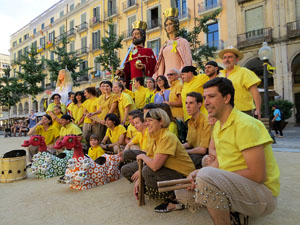 Arribada a la pla&ccedil;a de la Independ&egrave;ncia de la Flama del Canig&oacute; 2018