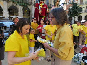 Arribada a la pla&ccedil;a de la Independ&egrave;ncia de la Flama del Canig&oacute; 2018