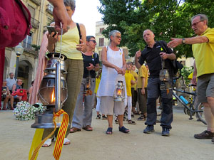 Arribada a la pla&ccedil;a de la Independ&egrave;ncia de la Flama del Canig&oacute; 2018